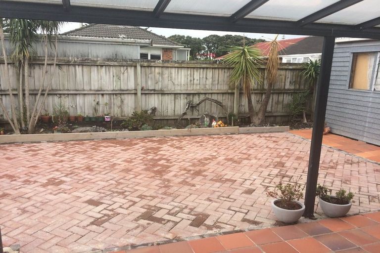 Photo of property in 2/43 Dale Crescent, Pakuranga, Auckland, 2010