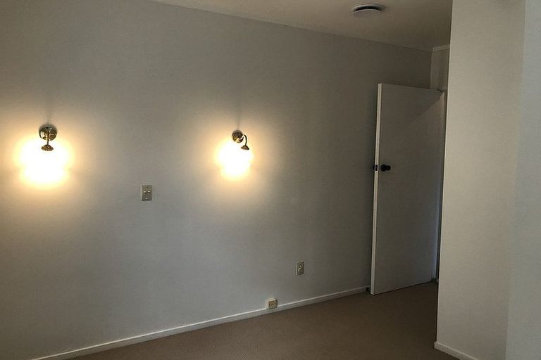 Photo of property in 1/4 Keldale Place, Forrest Hill, Auckland, 0620