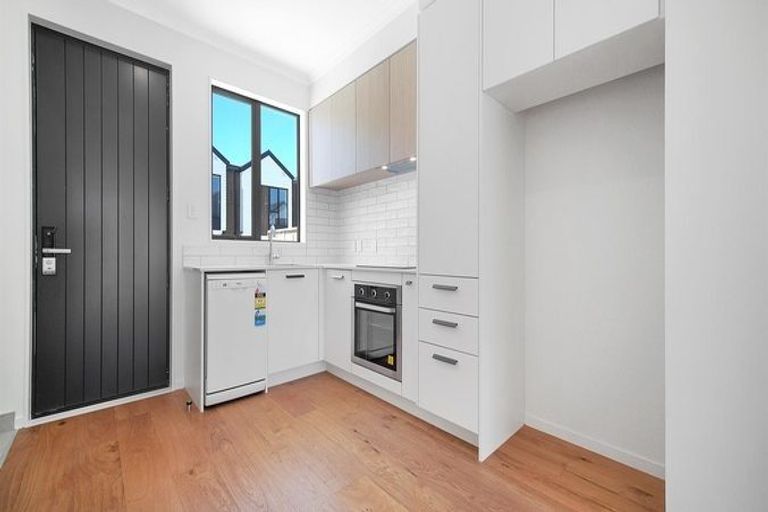 Photo of property in 71 Waipuhinui Way, Wiri, Auckland, 2104