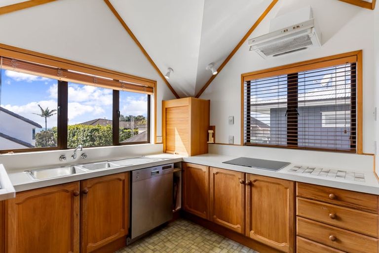 Photo of property in 1/24 Ocean View Road, Milford, Auckland, 0620