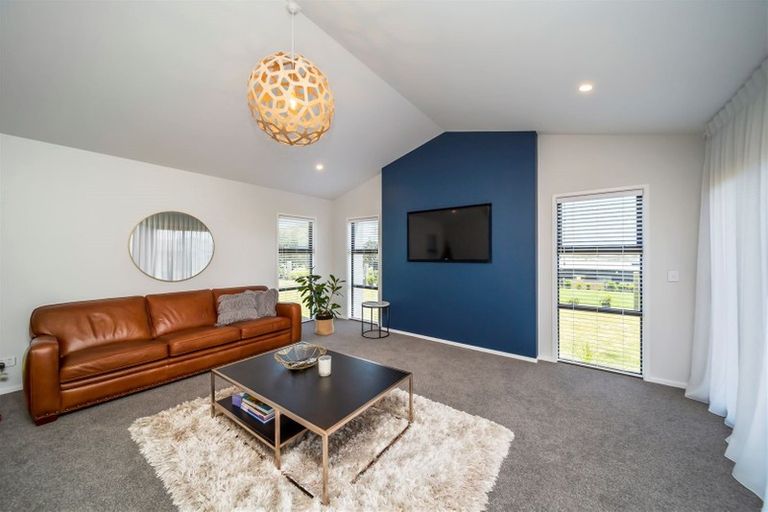 Photo of property in 18 Kotare Drive, Waiwhakaiho, New Plymouth, 4312