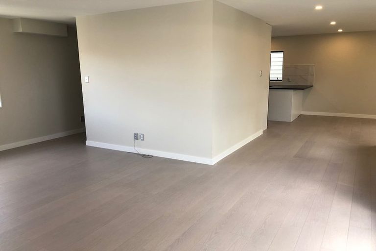 Photo of property in 10c Woodall Place, Totara Vale, Auckland, 0627