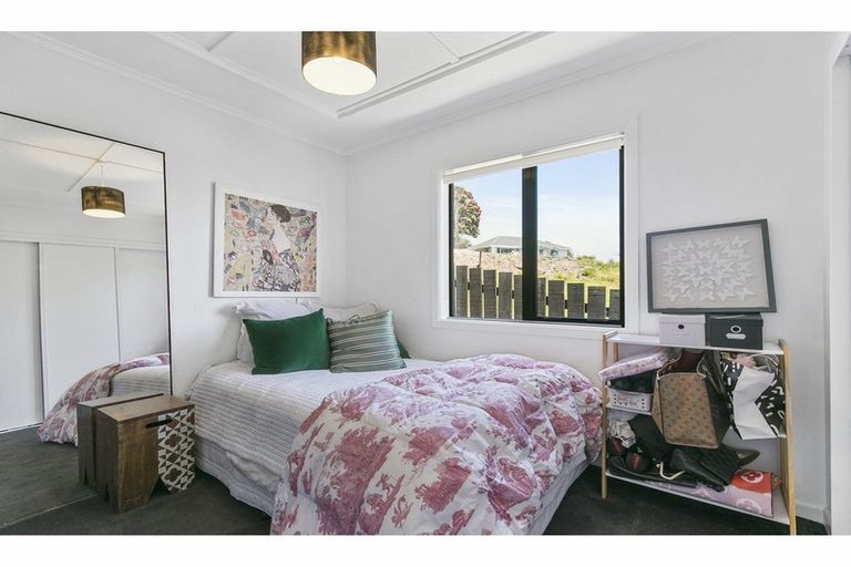 Photo of property in 82 Bay Street, Red Beach, 0932