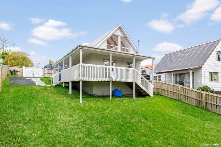 Photo of property in 121a Seabrook Avenue, New Lynn, Auckland, 0600