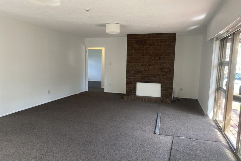 Photo of property in 1/25 Lincoln Road, Henderson, Auckland, 0610