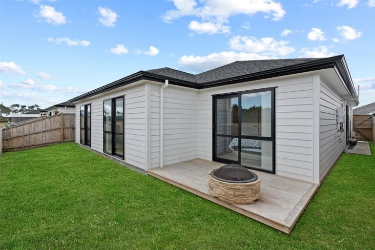 Photo of property in 13 Silver Beech Street, Takanini, 2110