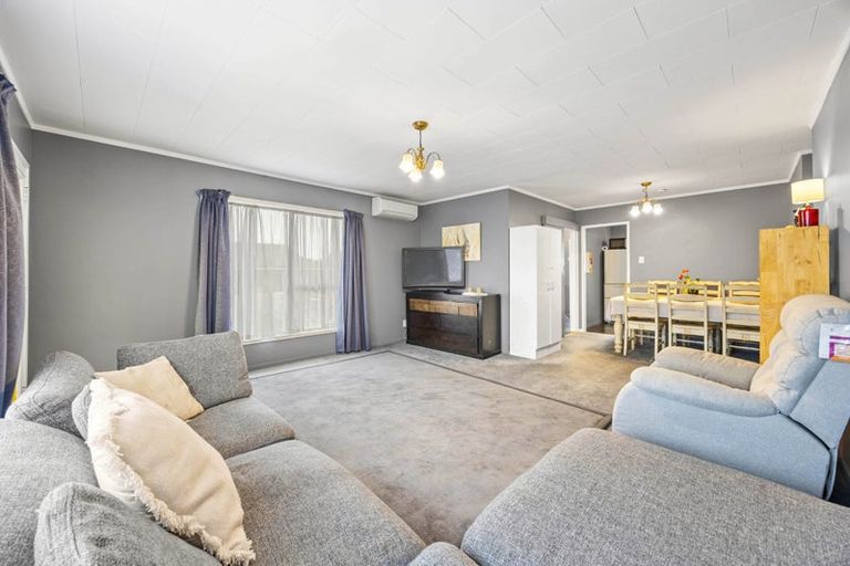 Photo of property in 2/39 Blacklock Avenue, Henderson, Auckland, 0612