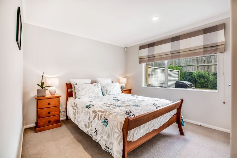 Photo of property in 6 Pickaberry Avenue, Karaka, Papakura, 2113