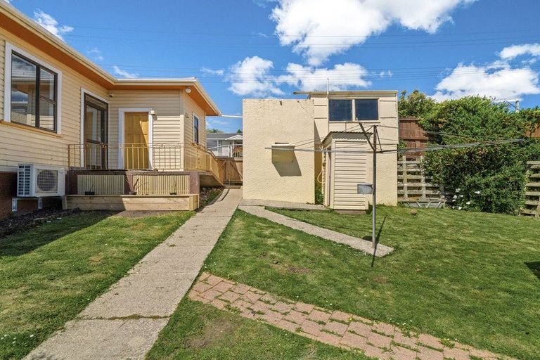 Photo of property in 23 Clyde Street, Kinmont Park, Mosgiel, 9024