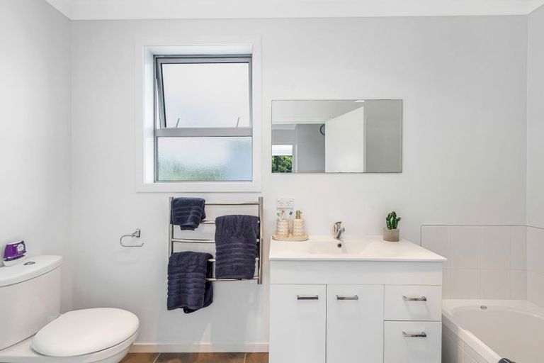 Photo of property in 107 Kenmore Street, Newlands, Wellington, 6037