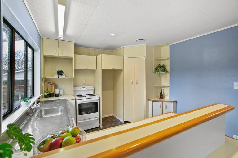 Photo of property in 25 Montana Place, Merrilands, New Plymouth, 4312