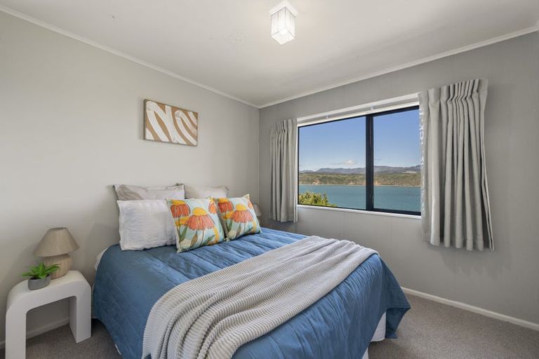 Photo of property in 43 Bowes Crescent, Strathmore Park, Wellington, 6022