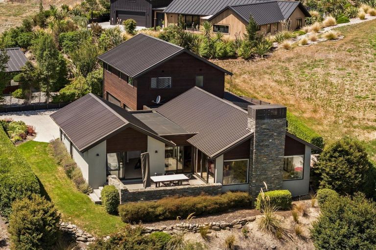 Photo of property in 4 Kinross Lane, Jacks Point, Queenstown, 9371