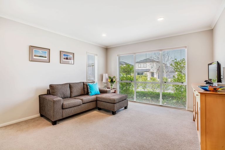 Photo of property in 6 Pickaberry Avenue, Karaka, Papakura, 2113