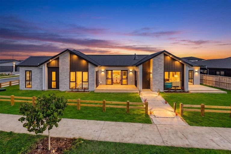 Photo of property in 8 Arahi Road, Clevedon, 2582