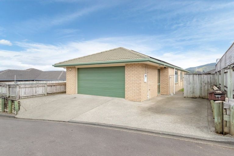 Photo of property in 56 Percy Kinsman Crescent, Riverstone Terraces, Upper Hutt, 5018