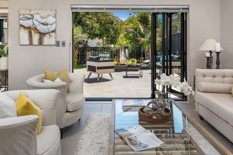 Photo of property in 12 Mark Edward Drive, Half Moon Bay, Auckland, 2012