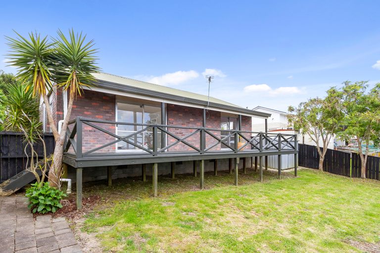 Photo of property in 1/182 Waimumu Road, Massey, Auckland, 0614