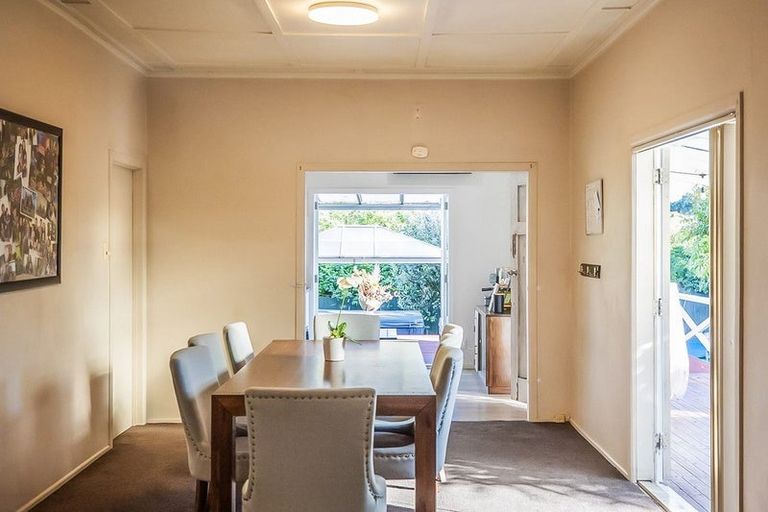 Photo of property in 98 Hill Road, The Gardens, Auckland, 2105