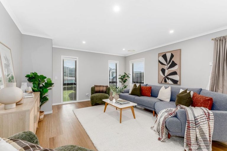 Photo of property in 11 Te Hoiere Street, Aotea, Porirua, 5024