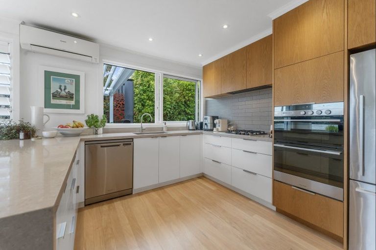 Photo of property in 17 Palmerston Road, Birkenhead, Auckland, 0626