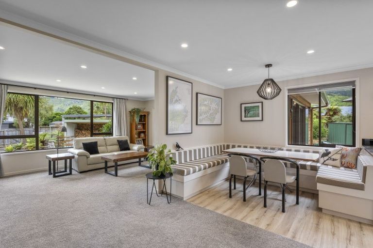 Photo of property in 6b Lady Cobham Grove, Anakiwa, Picton, 7281