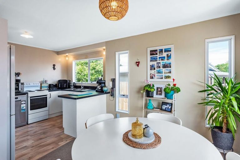 Photo of property in 73 Langdale Avenue, Paraparaumu, 5032