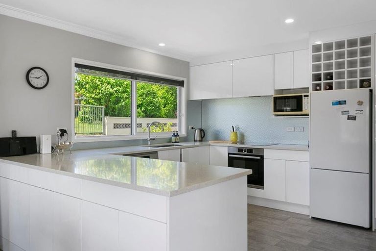 Photo of property in 2 Golders Place, Richmond Heights, Taupo, 3330