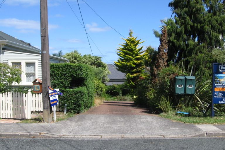 Photo of property in 16b Maunganui Road, Birkenhead, Auckland, 0626