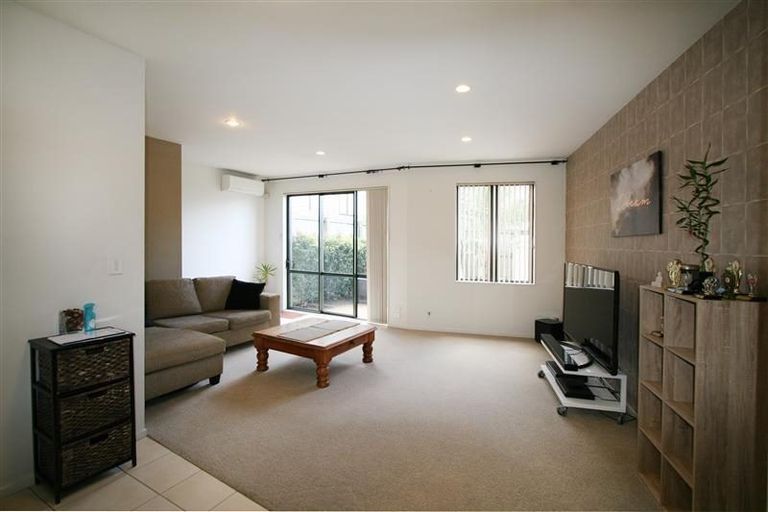Photo of property in 49/22 Northcross Drive, Oteha, Auckland, 0632