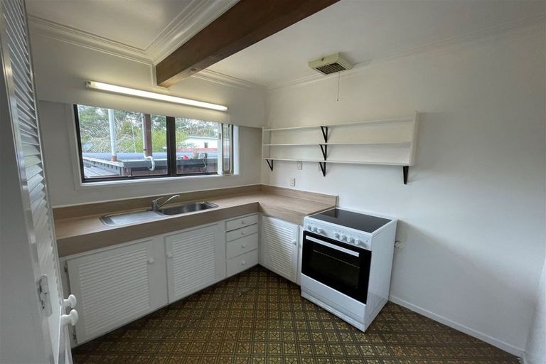 Photo of property in 1/52b Pleasant Road, Glen Eden, Auckland, 0602