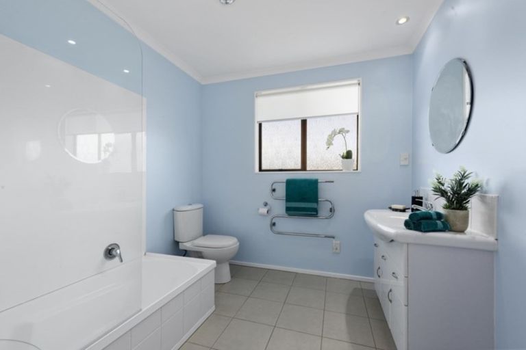 Photo of property in 13 Pioneer Grove, Silverstream, Upper Hutt, 5019