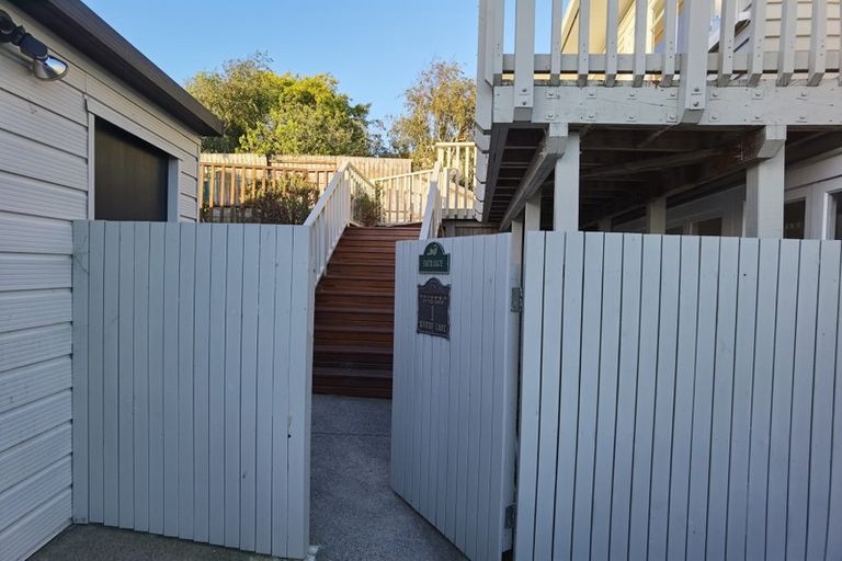 Photo of property in 1 Rubens Lane, West Harbour, Auckland, 0618