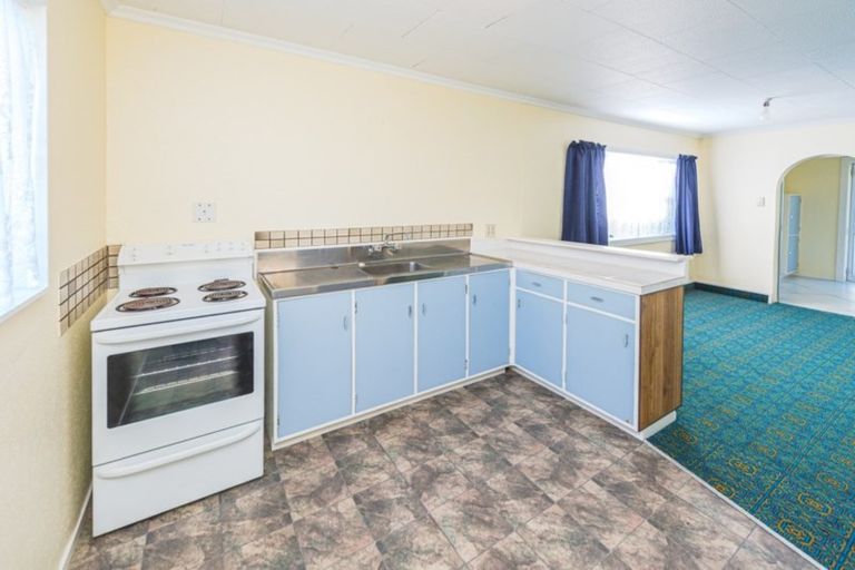 Photo of property in 120 Cornfoot Street, Castlecliff, Whanganui, 4501