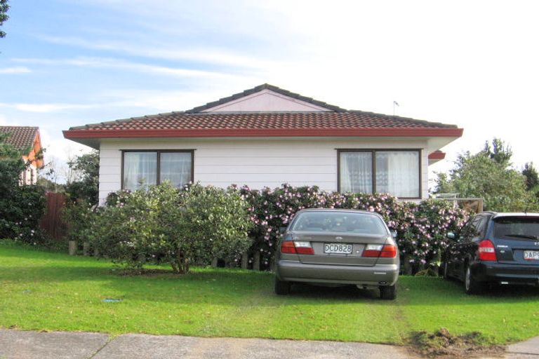 Photo of property in 14 Kirklow Place, Goodwood Heights, Auckland, 2105