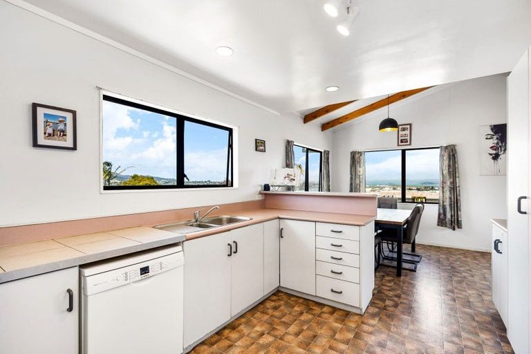 Photo of property in 24 Eureka Place, Parahaki, Whangarei, 0112