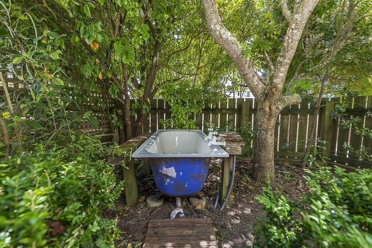 Photo of property in 1 Mervyn Place, Plimmerton, Porirua, 5026