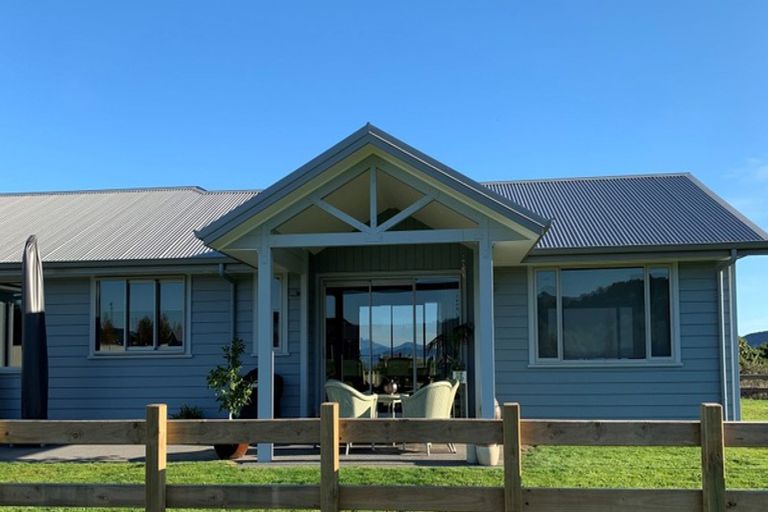 Photo of property in 46 Montgomery Crescent, Kinloch, Taupo, 3377