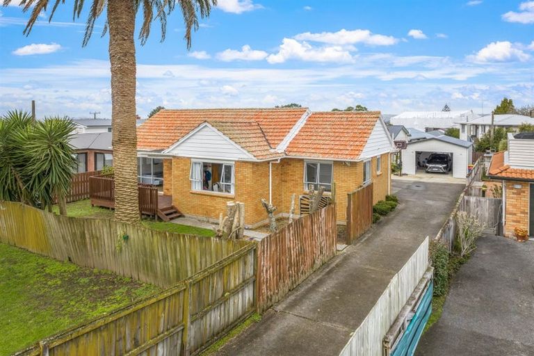 Photo of property in 60a Waimumu Road, Massey, Auckland, 0614