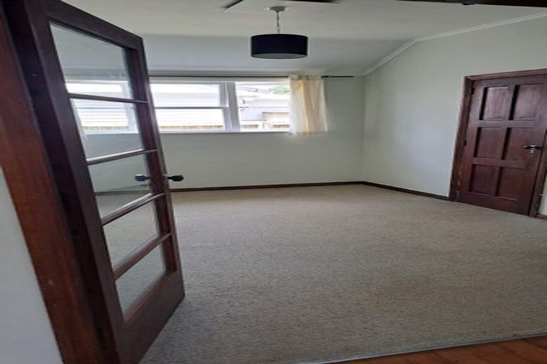 Photo of property in 325 Lake Road, Hauraki, Auckland, 0622