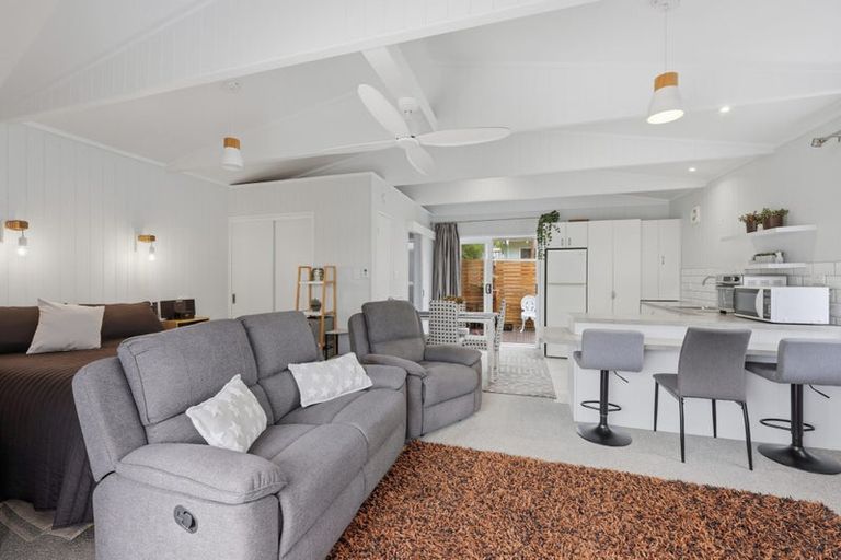 Photo of property in 100 Torkar Road, Clarks Beach, 2122