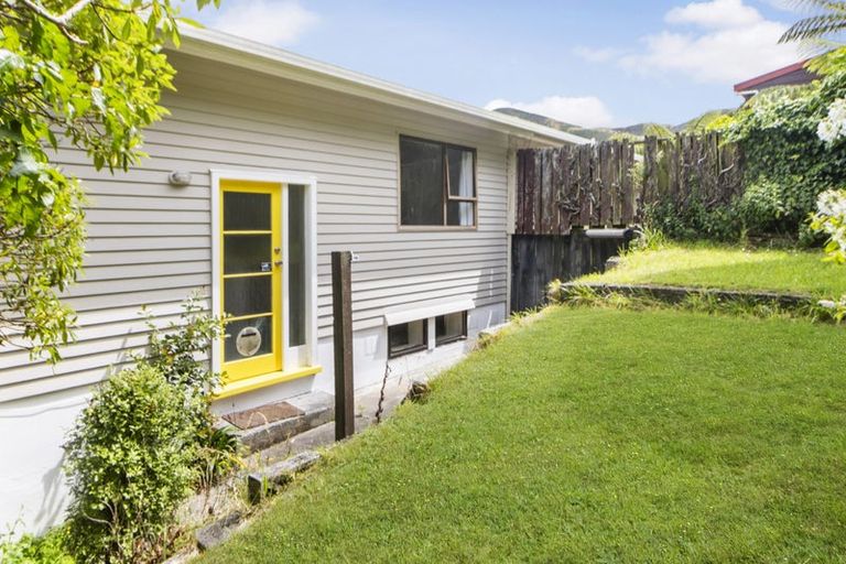 Photo of property in 18 Govind Grove, Ngaio, Wellington, 6035