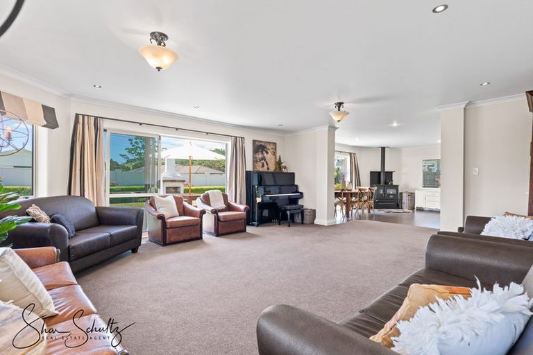 Photo of property in 18 Pahi Road, Paparoa, 0571