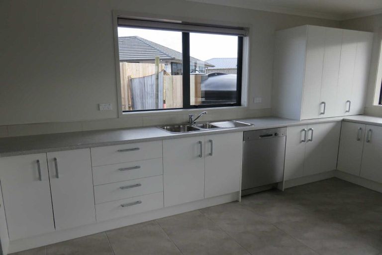 Photo of property in 15 Sinead Court, Grandview Heights, Hamilton, 3200