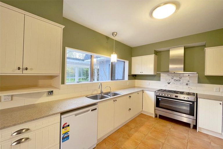 Photo of property in 19 Mcinnes Place, Queenwood, Hamilton, 3210