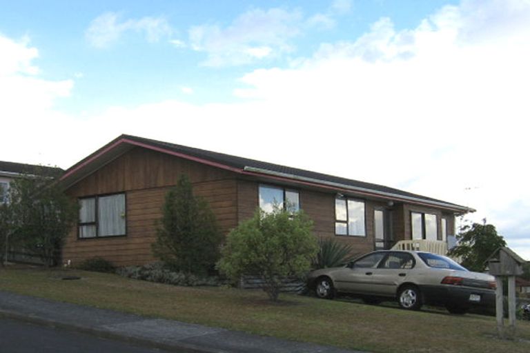 Photo of property in 18 Worthington Place, West Harbour, Auckland, 0618