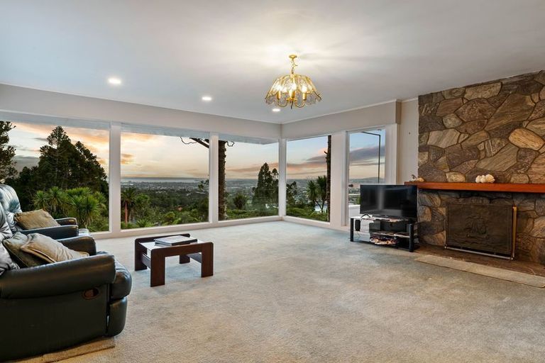 Photo of property in 42 Rangiwai Road, Titirangi, Auckland, 0604