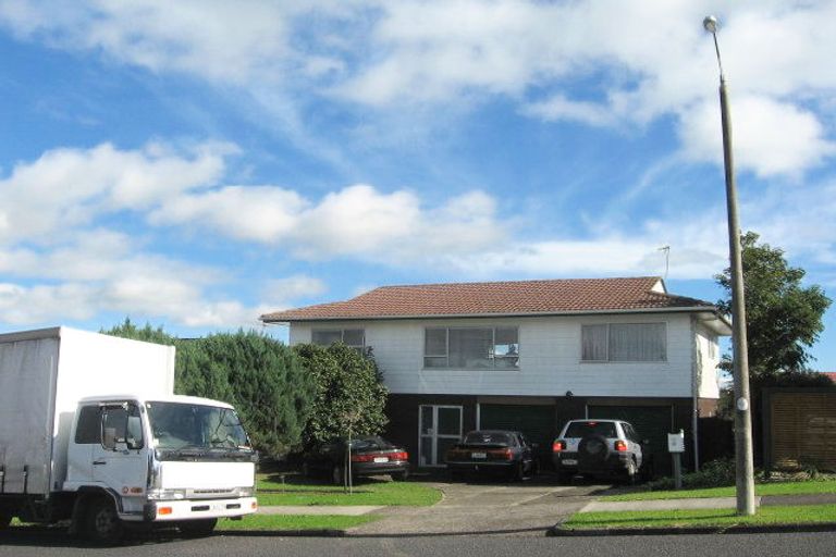 Photo of property in 129 Bradbury Road, Botany Downs, Auckland, 2010
