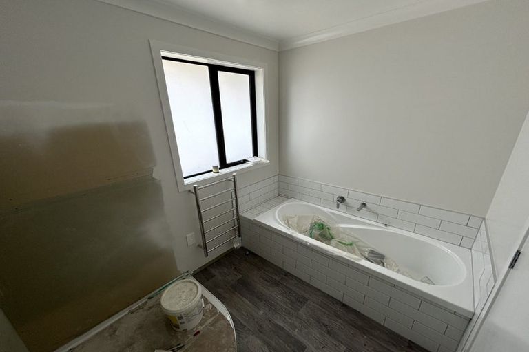 Photo of property in 42 Evergreen Parade, Rosehill, Papakura, 2113