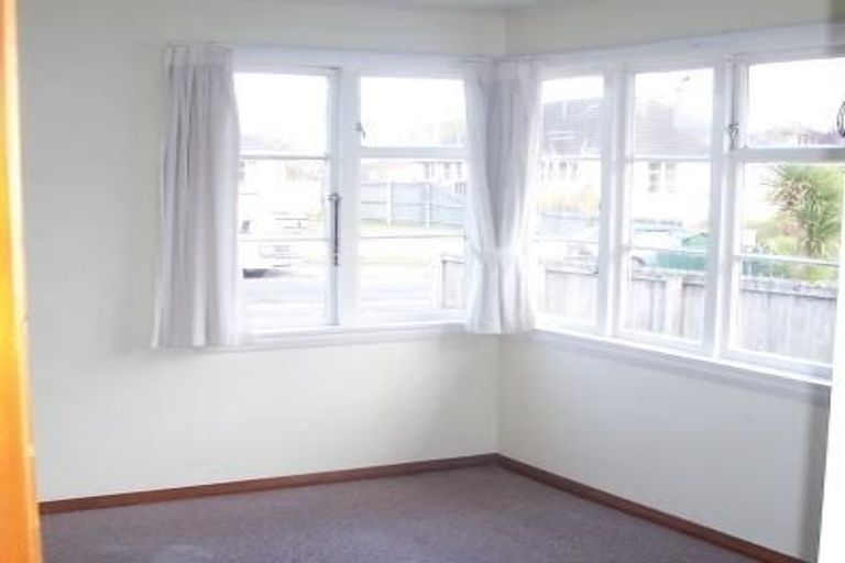 Photo of property in 9 Virgil Place, Northcote, Christchurch, 8052